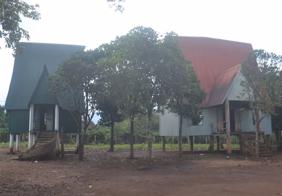 2 nhà rông ở làng Kép (xã Ia Phí, huyện Chư Păh). Ảnh: Hoàng Cư