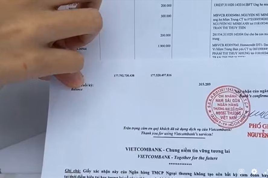  Sao kê tiền từ thiện của một nghệ sĩ. Ảnh: LĐO