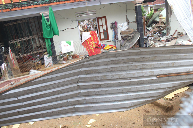 Tiếng nổ chát tai làm một phần ngôi nhà của vợ chồng ông M bị sập, đè cả 2 vợ chồng tử vong.