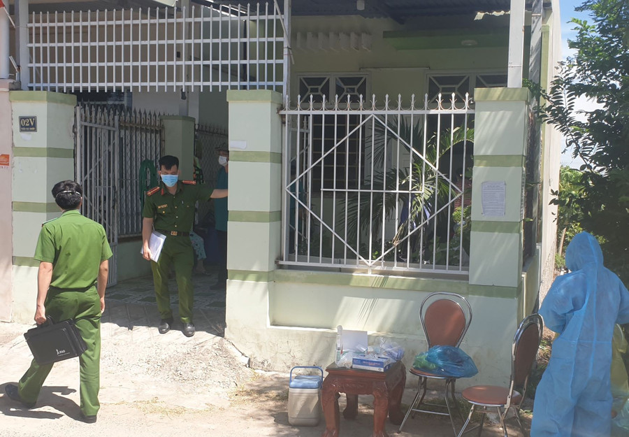 Vụ án xảy ra tại ngôi nhà trên đường Trần Đại Nghĩa, KP.3, P.Mỹ Hải. Ảnh: Thiện Nhân Vụ án xảy ra tại ngôi nhà trên đường Trần Đại Nghĩa, KP.3, P.Mỹ Hải. Ảnh: Thiện Nhân