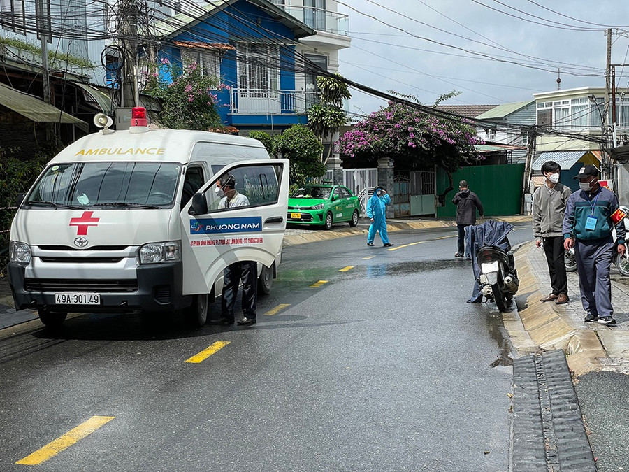 Cơ quan chức năng truy vết các trường hợp liên quan. Ảnh: Gia Bình