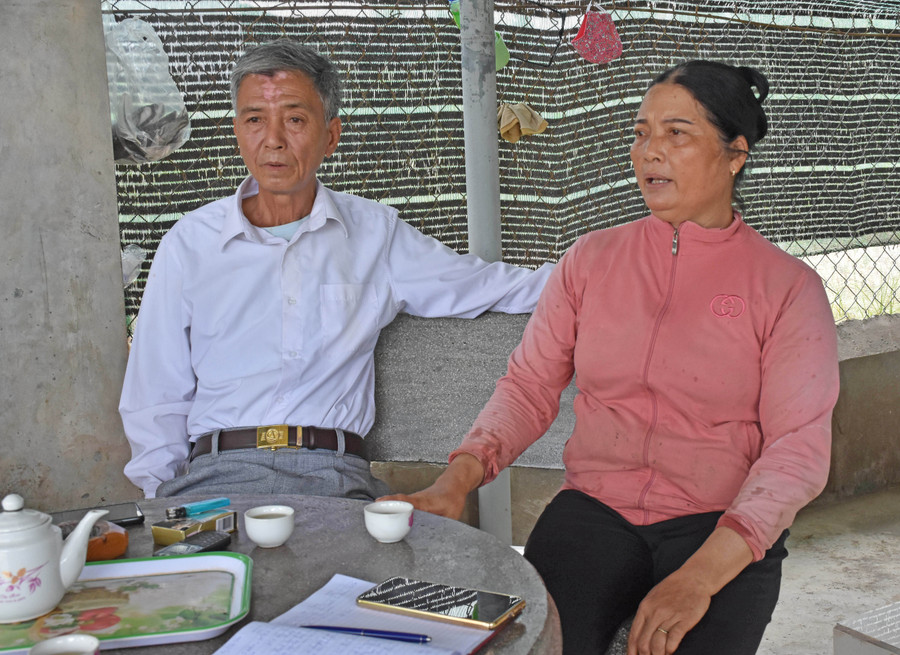Vợ chồng ông Trần Tôn Muôn (thôn 4, xã Pờ Tó) đã gắn bó với mảnh đất này gần 37 năm. Ảnh: Hà Phương
