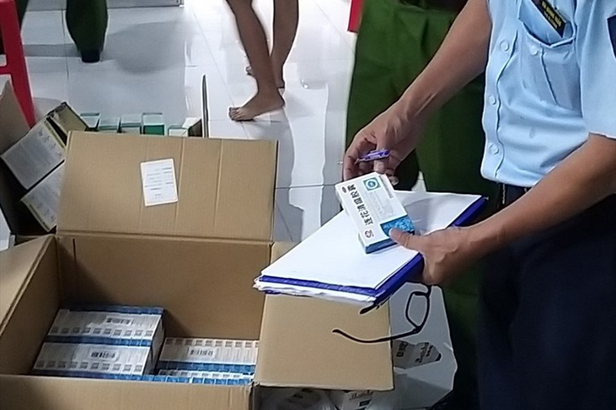 Bình Dương phát hiện kho thuốc điều trị COVID-19 không rõ nguồn gốc, xuất xứ. Ảnh: Cơ quan chức năng cung cấp