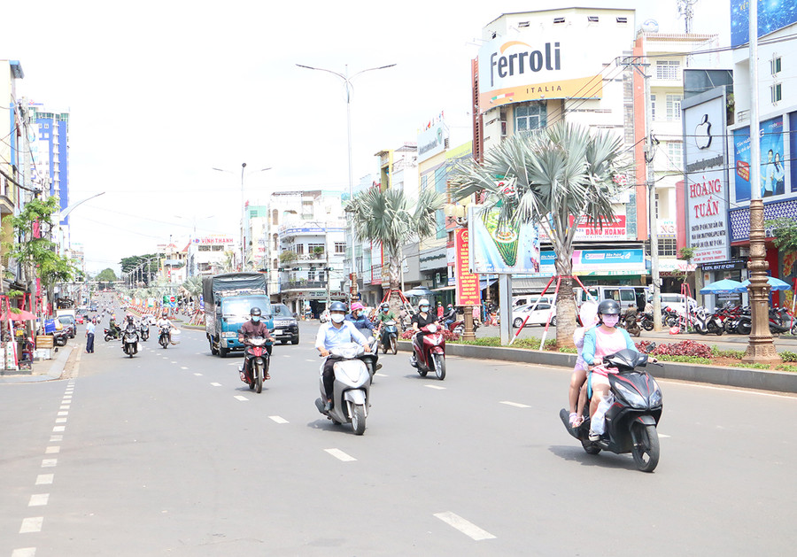 hành phố dừng thực hiện giãn cách xã hội theo chỉ thị 16 và chuyển sang trạng thái bình thường mới. Ảnh: Quang Tấn