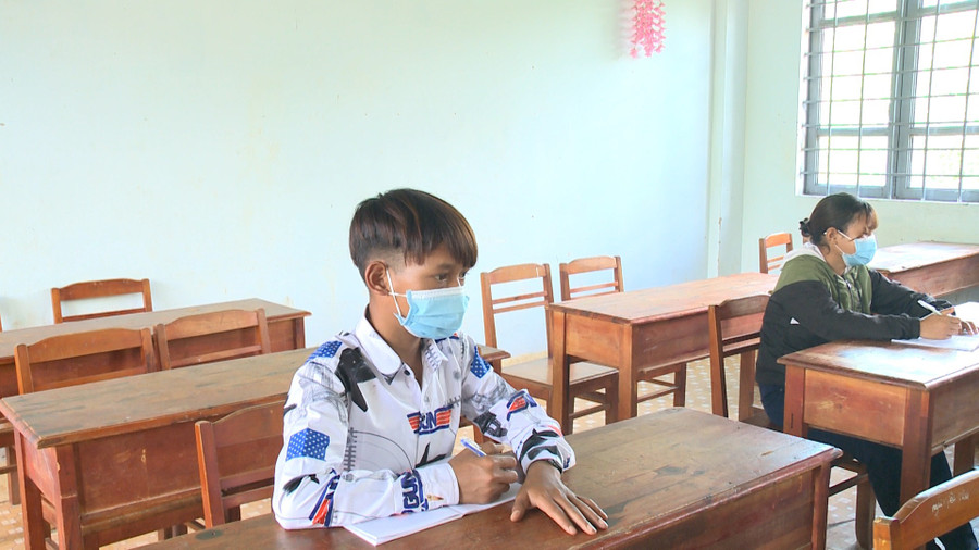 Một lớp học ở xã Krong chỉ lèo tèo vài em học sinh khi không còn chế độ hỗ trợ gạo. Ảnh: Trần Hiếu Một lớp học ở xã Krong chỉ lèo tèo vài em học sinh khi không còn chế độ hỗ trợ gạo. Ảnh: Trần Hiếu