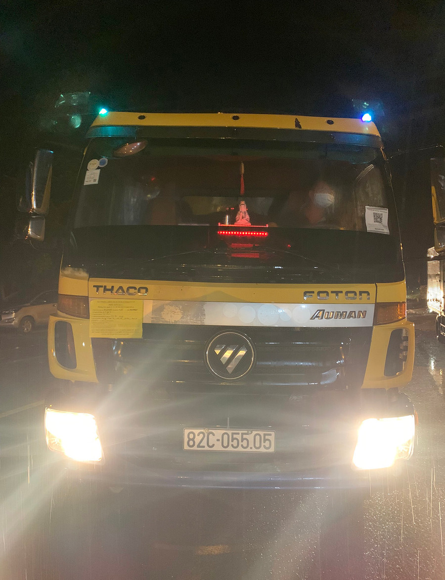 Tài xế xe BKS 82C-055.05 không thực hiện đúng như cam kết tại chốt cầu 110 (huyện Chư Pưh). Ảnh: CTV