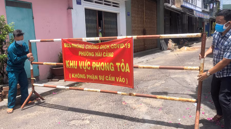  Một khu phong tỏa tại P.Hải Cảng, TP.Quy Nhơn. Ảnh: Bảo Thoa 