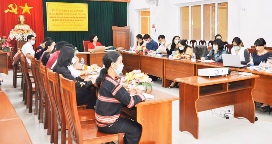 Quang cảnh buổi nghiệm thu đề tài. Ảnh: Bá Tính Quang cảnh buổi nghiệm thu cấp cơ sở đề tài khoa học. Ảnh: Bá Tính