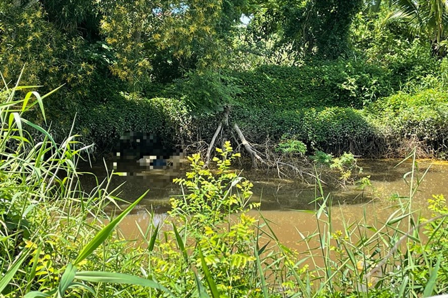 Ao nước phát hiện thi thể. Ảnh: Phạm Duy Ao nước phát hiện thi thể. Ảnh: Phạm Duy