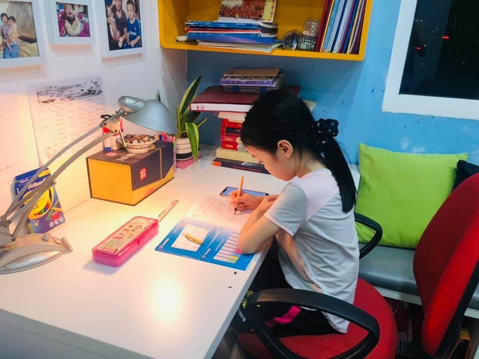 Với học sinh lớp 1 học trực tuyến, Sở GD-ĐT Hà Nội quy định chỉ tối đa 3 tiết/ ngày  Với học sinh lớp 1 học trực tuyến, Sở GD-ĐT Hà Nội quy định chỉ tối đa 3 tiết/ ngày