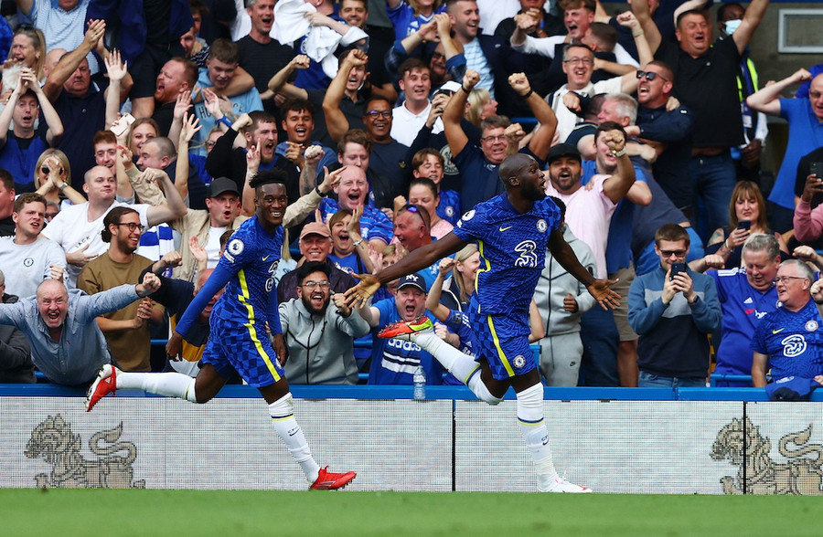 Lukalu (phải) tiếp tục toả sáng với cú đúp. Ảnh: AFP