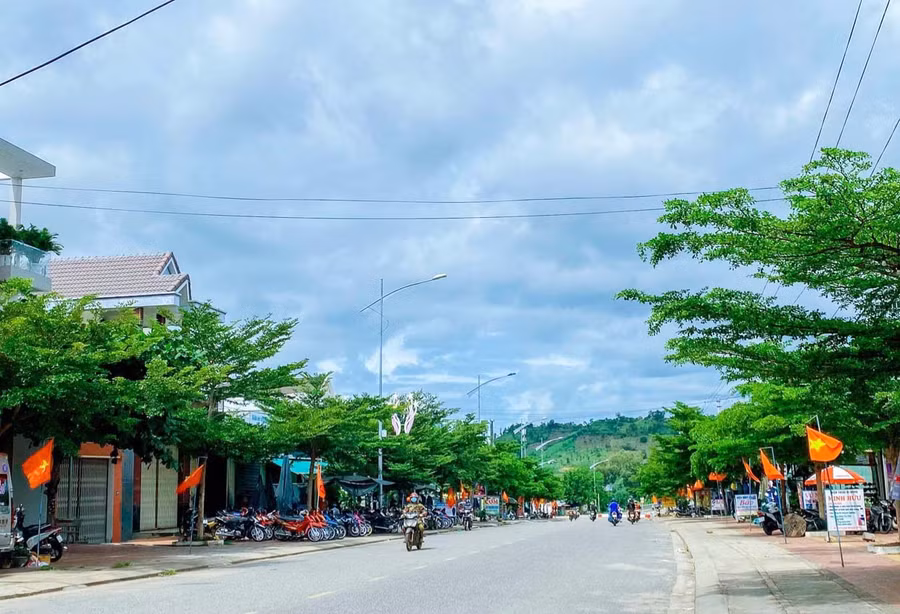 Không thuộc vùng giãn cách nhưng người dân thị trấn Kông Chro (huyện Kông Chro) vẫn hạn chế ra đường để phòng-chống dịch Covid-19. Ảnh: Lê Nguyên 