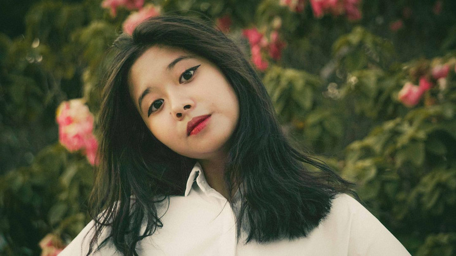 Vẻ đẹp trong trẻo tinh khôi của giọng ca Gen Z Đỗ Lê Hồng Nhung.