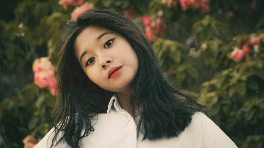 Vẻ đẹp trong trẻo tinh khôi của giọng ca Gen Z Đỗ Lê Hồng Nhung.