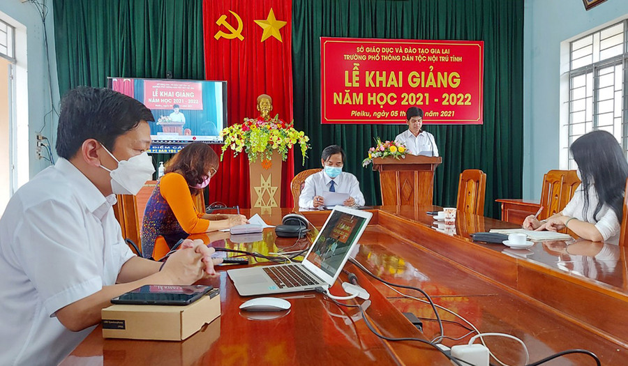 Lễ khai giảng trực tuyến năm học mới 2021-2022 tại Trường Phổ thông Dân tộc nội trú tỉnh Gia Lai. Ảnh Nguyễn Tú Lễ khai giảng trực tuyến năm học mới 2021-2022 tại Trường Phổ thông Dân tộc nội trú tỉnh Gia Lai. Ảnh Nguyễn Tú