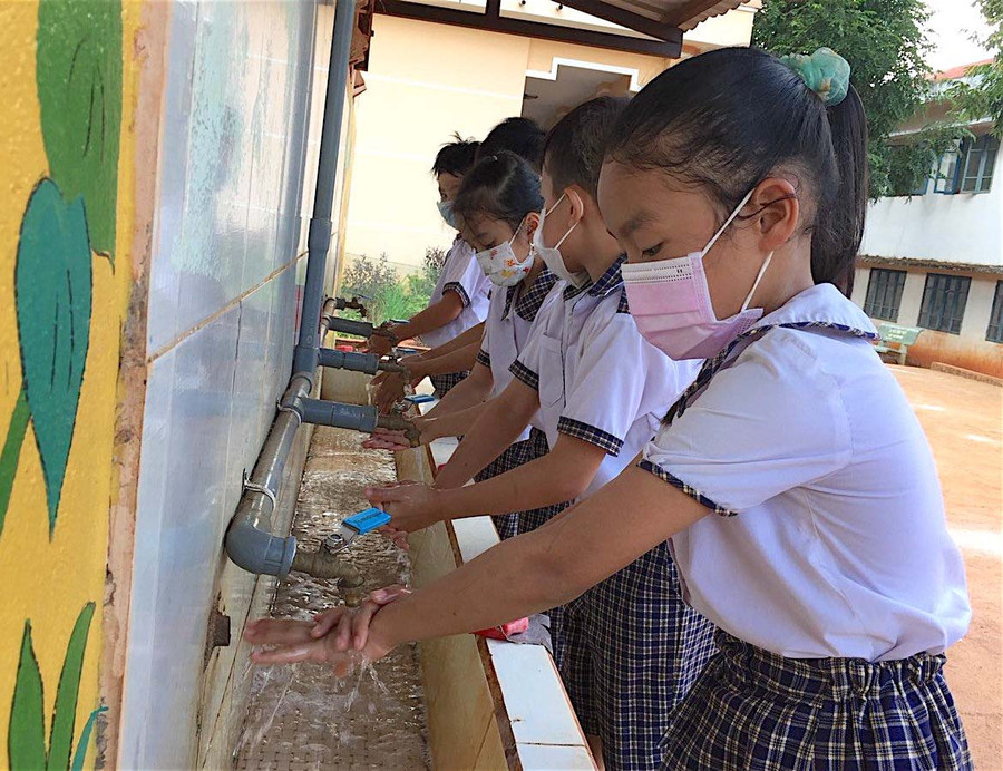  Các trường tổ chức dạy học tập trung, học sinh phải tuân thủ nghiêm quy định 5K. Ảnh: Hồng Thi