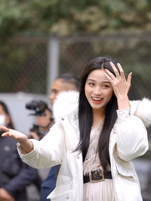 Nhan sắc Đỗ Thị Hà ngày càng xinh đẹp hơn so với lúc mới đăng quang