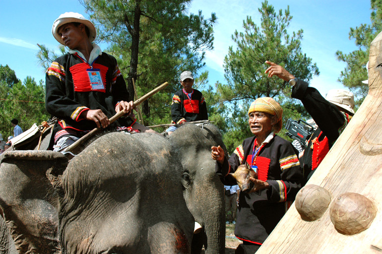 Đồng bào Ê Đê - Đác Lắc tham gia phát triển du lịch văn hóa