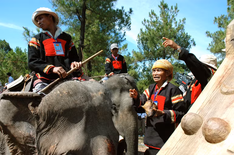 Đồng bào Ê Đê - Đác Lắc tham gia phát triển du lịch văn hóa