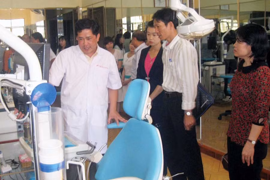Phòng khám đa khoa… đa năng đang là mảnh đất hái ra tiền. Ảnh: Trần Đức