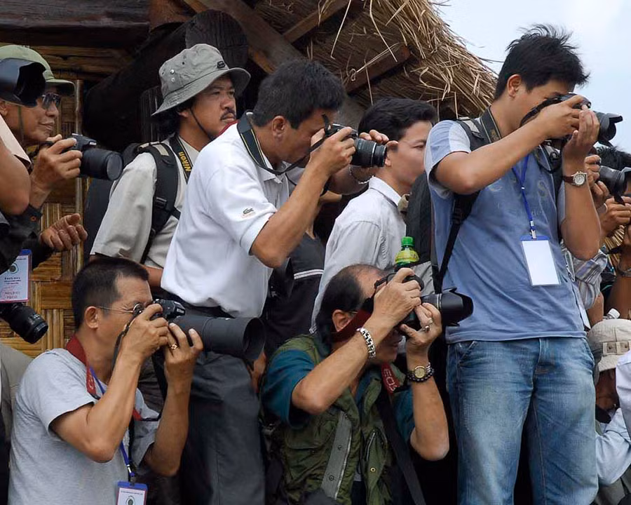 Các phóng viên tác nghiệp. Ảnh: Đức Thanh
