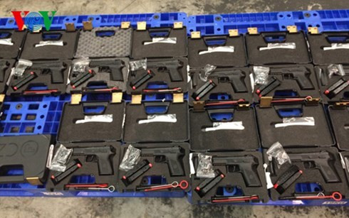 Vũ khí quân dụng được cất giấu trong một lô hàng Vũ khí quân dụng được cất giấu trong một lô hàng