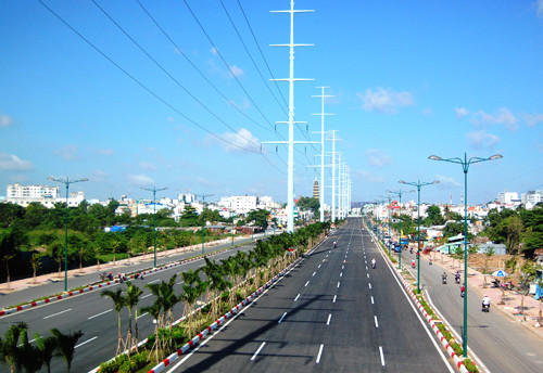 Đường Phạm Văn Đồng - đường nội đô đẹp nhất TP HCM, tổng số vốn đầu tư 495 triệu USD - là dự án đầu tiên tại Việt Nam do đơn vị nước ngoài thực hiện theo hình thức BT. Ảnh: Hữu Công. Đường Phạm Văn Đồng - đường nội đô đẹp nhất TP HCM, tổng số vốn đầu tư 495 triệu USD - là dự án đầu tiên tại Việt Nam do đơn vị nước ngoài thực hiện theo hình thức BT. Ảnh: Hữu Công.