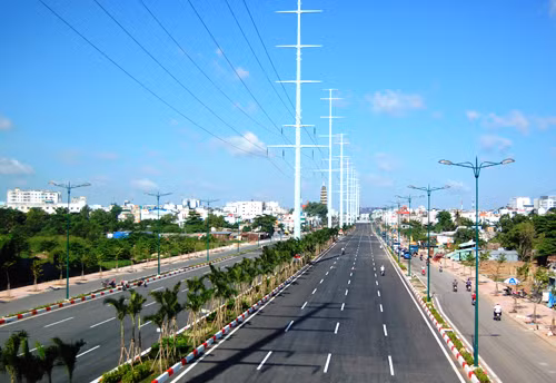 Đường Phạm Văn Đồng - đường nội đô đẹp nhất TP HCM, tổng số vốn đầu tư 495 triệu USD - là dự án đầu tiên tại Việt Nam do đơn vị nước ngoài thực hiện theo hình thức BT. Ảnh: Hữu Công.