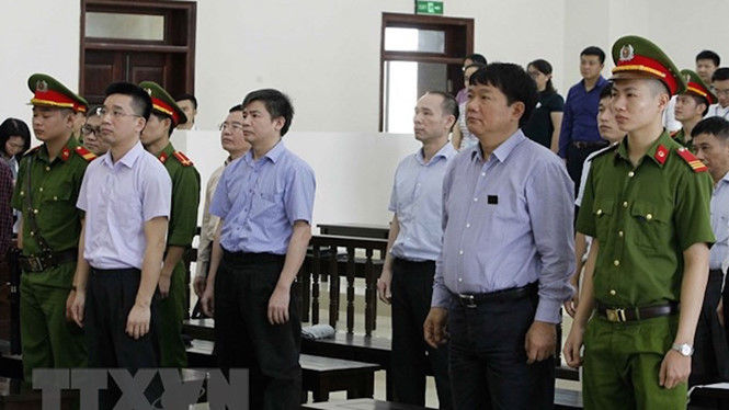 Các bị cáo trước tòa (Ảnh TTXVN) Các bị cáo trước tòa (Ảnh TTXVN)