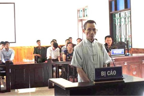 Bị cáo Lê Bá Nhân tại phiên tòa. Bị cáo Lê Bá Nhân tại phiên tòa.
