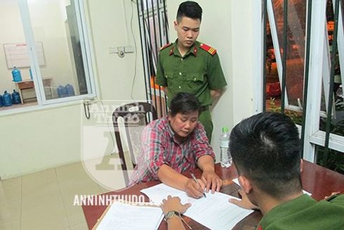 Đối tượng Nguyễn Thị Hồng khai nhận hành vi phạm tội.