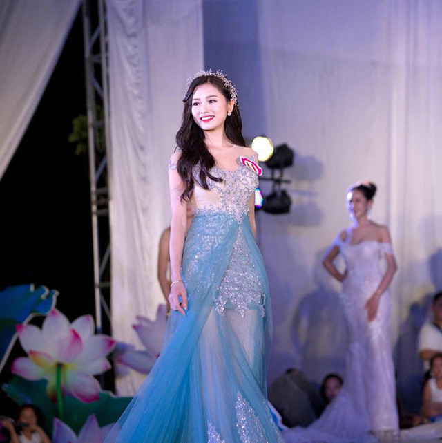  Trước đó Nguyễn Lý từng lọt vào bán kết cuộc thi Hoa khôi sinh viên Hà Nội 2016, cô cũng đạt giải người đẹp có gương mặt khả ái nhất cuộc thi Người đẹp làng Sen tỉnh Nghệ An...