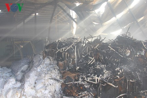 Hiện trường vụ cháy xưởng sản xuất của Công ty Tân Ánh Dương.