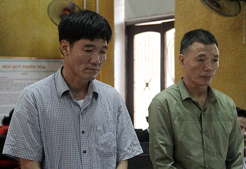 Hai bị cáo tại tòa. Hai bị cáo tại tòa.
