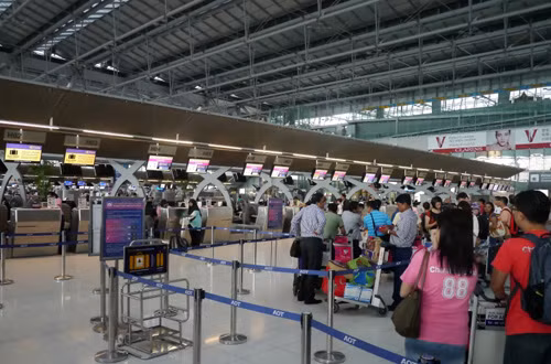 Hiện tại, Thai Airways cho biết nếu du khách nào gặp phải vấn đề này có thể liên hệ với trung tâm khách hàng của hãng để nhân viên có thể ghi tên lên vé bằng tay. Ảnh: Travelwerke.