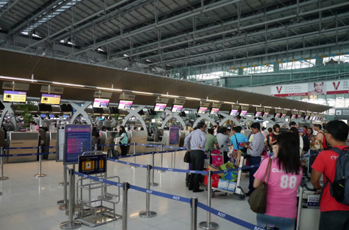 Hiện tại, Thai Airways cho biết nếu du khách nào gặp phải vấn đề này có thể liên hệ với trung tâm khách hàng của hãng để nhân viên có thể ghi tên lên vé bằng tay. Ảnh: Travelwerke. Hiện tại, Thai Airways cho biết nếu du khách nào gặp phải vấn đề này có thể liên hệ với trung tâm khách hàng của hãng để nhân viên có thể ghi tên lên vé bằng tay. Ảnh: Travelwerke.