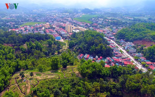 Di tích đồi Độc Lập thuộc phân khu Bắc của tập đoàn cứ điểm Điện Biên Phủ. Ngày nay vẫn được tu bổ, tôn tạo, gìn giữ các hạng mục di tích chính.