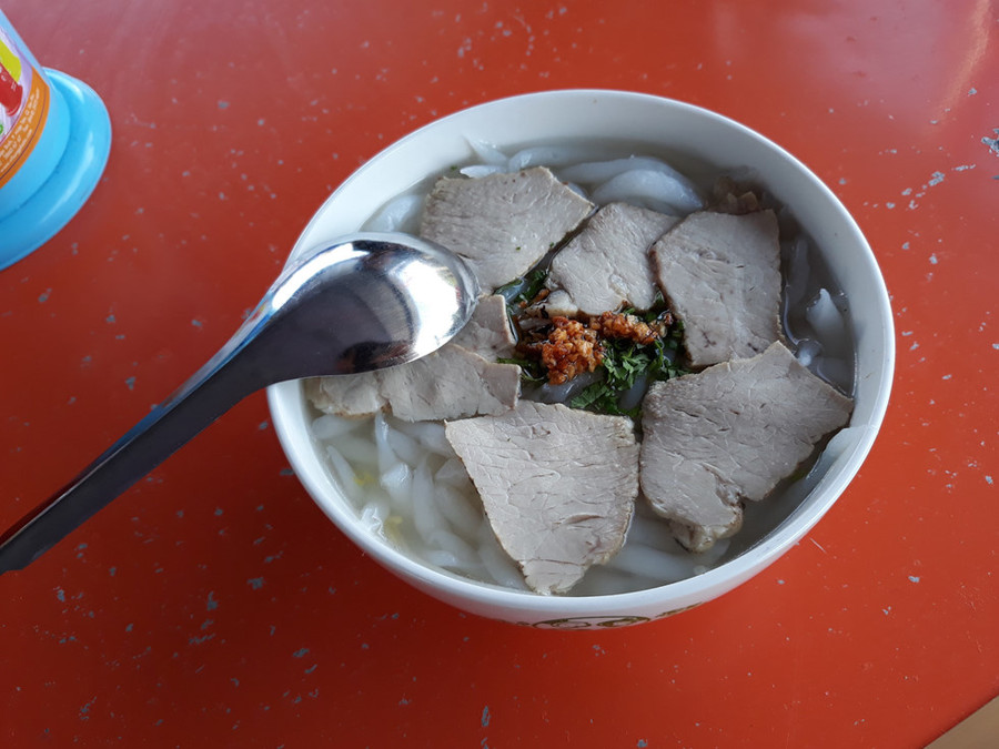 Bánh lọt Cà Mau, sợi bánh mềm, rất dễ ăn và nước chan khá vừa miệng