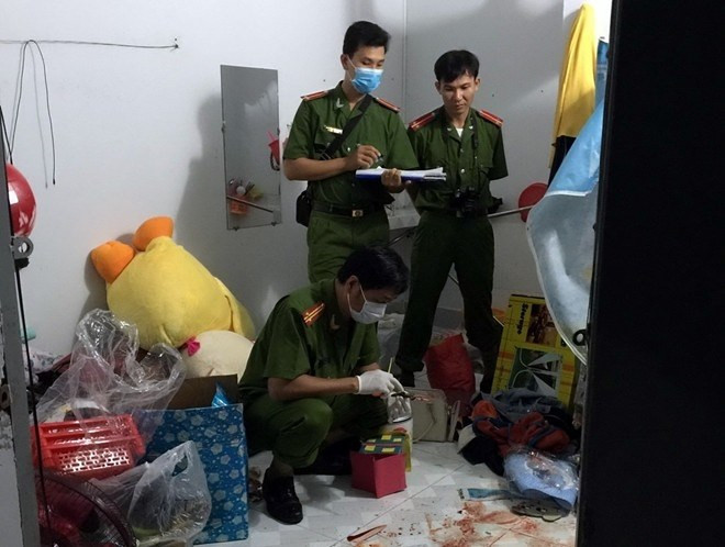 Công an khám nghiệm một vụ án mạng trước đó. 