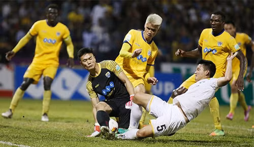 Tiến Dũng chỉ được bắt chính một trong năm trận gần đây của Thanh Hóa.