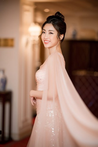 Có lẽ với thành tích chiến thắng Head to head challenge, chiến thắng Hoa hậu Nhân ái Thế giới 2017 cùng vẻ đẹp dịu dàng thuần Á Đông của mình đã giúp Đỗ Mỹ Linh để lại nhiều ấn tượng với bạn bè quốc tế, từ đó giúp Việt Nam ghi danh trên đấu trường nhan sắc quốc tế.