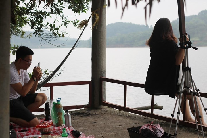  Kiểu cách và kích thước lều trại khá đa dạng để bạn có thể lựa chọn như: lều trại bằng vải, chòi nhỏ ven hồ, nhà cấp 4, nhà mái tranh…