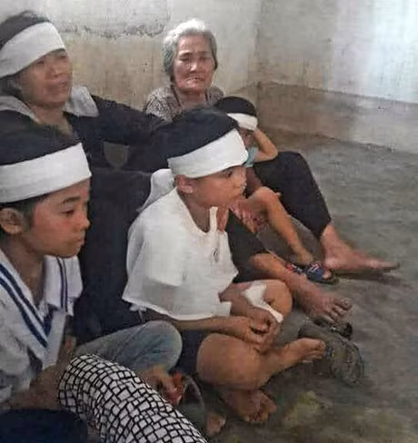  Người chồng ra đi để lại 3 đứa con thơ và mẹ già