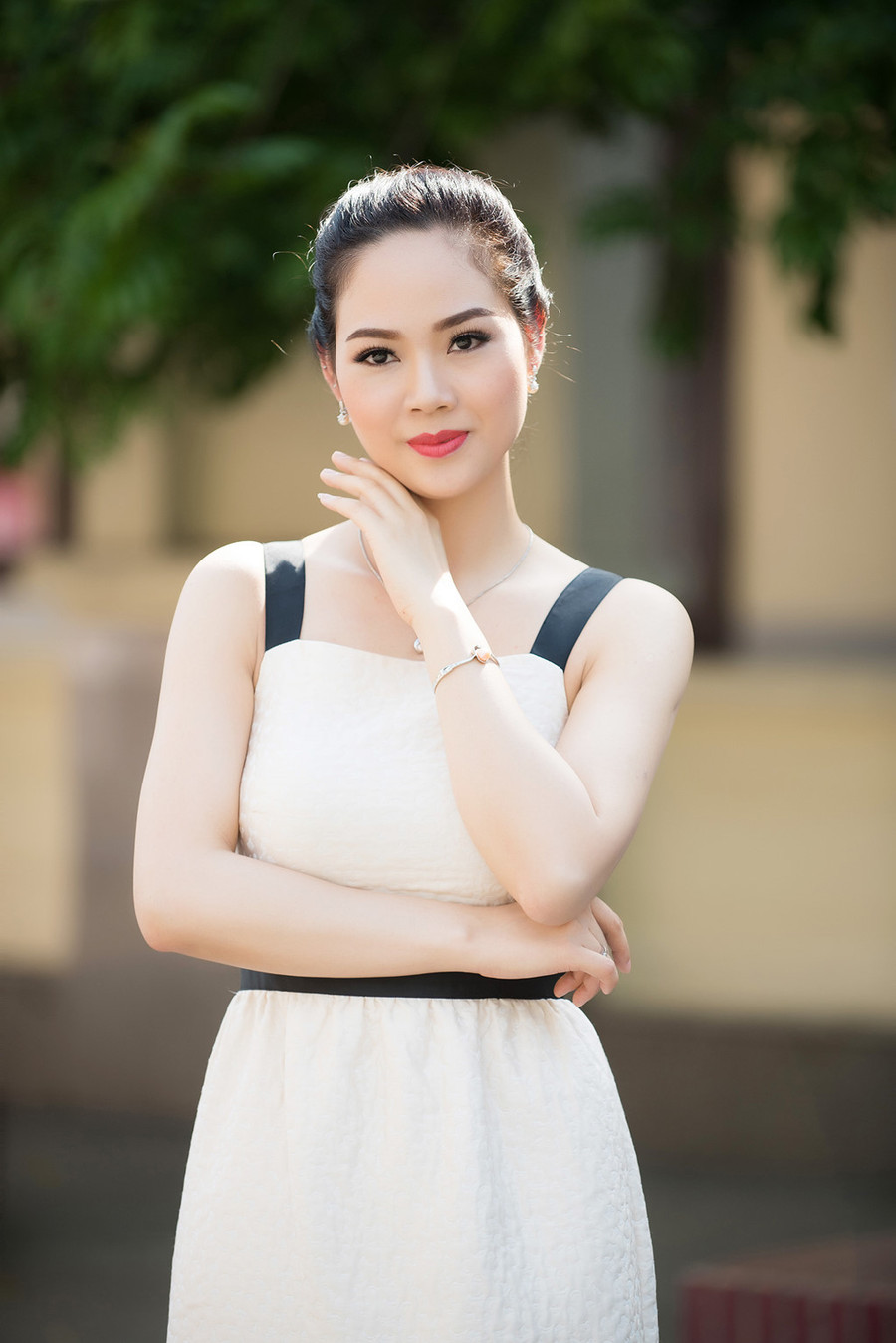 Hoa hậu Việt Nam 2002 - Phạm Thị Mai Phương vừa xuất hiện tại trường Đại học Hải Phòng để tham gia chương trình giao lưu tuyển sinh Hoa hậu Việt Nam 2018. Người đẹp xuất hiện nối bật trong chiếc váy màu trắng đen tối giản. Nhiều khán giả bày tỏ sự ngưỡng mộ trước nhan sắc mặn mà và xinh đẹp của cô sau 16 năm đăng quang. Hoa hậu Việt Nam 2002 - Phạm Thị Mai Phương vừa xuất hiện tại trường Đại học Hải Phòng để tham gia chương trình giao lưu tuyển sinh Hoa hậu Việt Nam 2018. Người đẹp xuất hiện nối bật trong chiếc váy màu trắng đen tối giản. Nhiều khán giả bày tỏ sự ngưỡng mộ trước nhan sắc mặn mà và xinh đẹp của cô sau 16 năm đăng quang.
