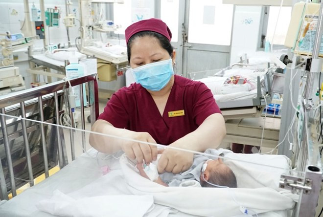 Chăm sóc trẻ sơ sinh non tháng tại bệnh viện Nhi Đồng 2, thành phố Hồ Chí Minh. Chăm sóc trẻ sơ sinh non tháng tại bệnh viện Nhi Đồng 2, Thành phố Hồ Chí Minh.
