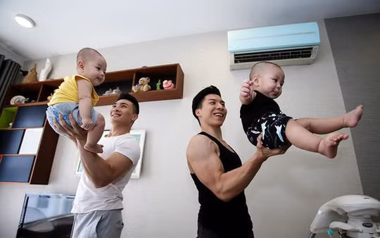 Cả hai đã yên bề gia thất và mỗi người có một hoàng tử bé