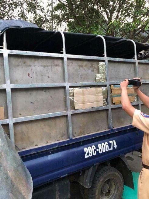 20 bánh heroin giấu trong vách ngăn thành chiếc xe bán tải