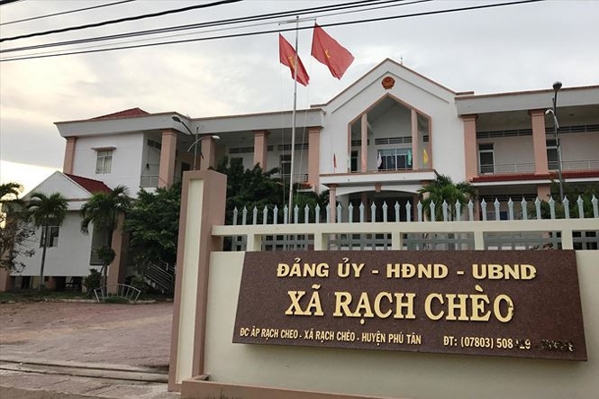 Trụ sở UBND xã Rạch Chèo xây dựng lấn đất dân.