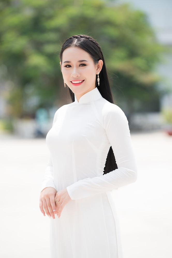 Quỳnh Trang chia sẻ thêm, hiện cô cũng đang là người mẫu ảnh tự do cho các studio, thỏa mong ước chụp ảnh của mình.