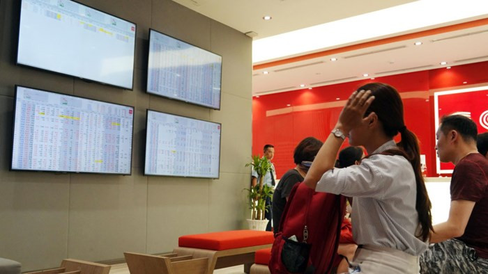 Nhiều lãnh đạo doanh nghiệp thường mua vào cổ phiếu nhằm trấn an nhà đầu tư-Ảnh: Đ.Ngọc Thạch